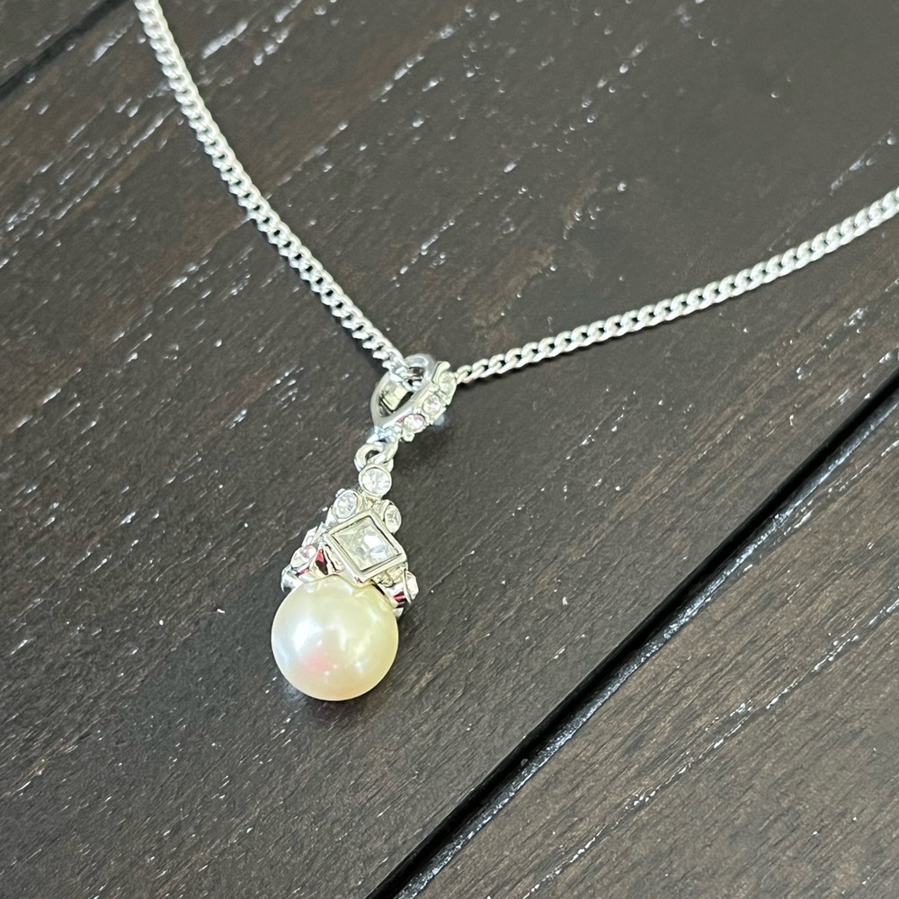 Givenchy Necklace - Picture 3 of 8